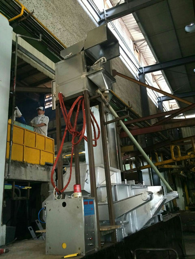 高強度球磨鑄鐵自動孕育添加裝置